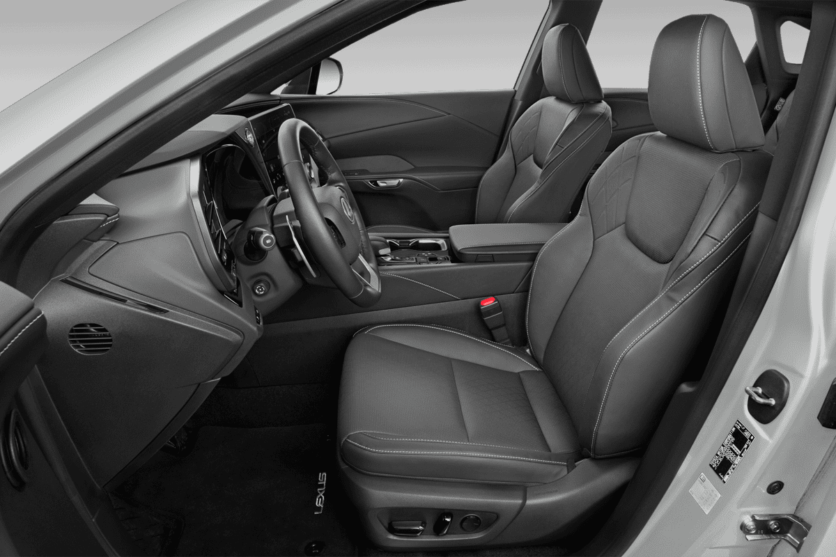 Vordersitze eines Lexus RX Plug-in-Hybrid