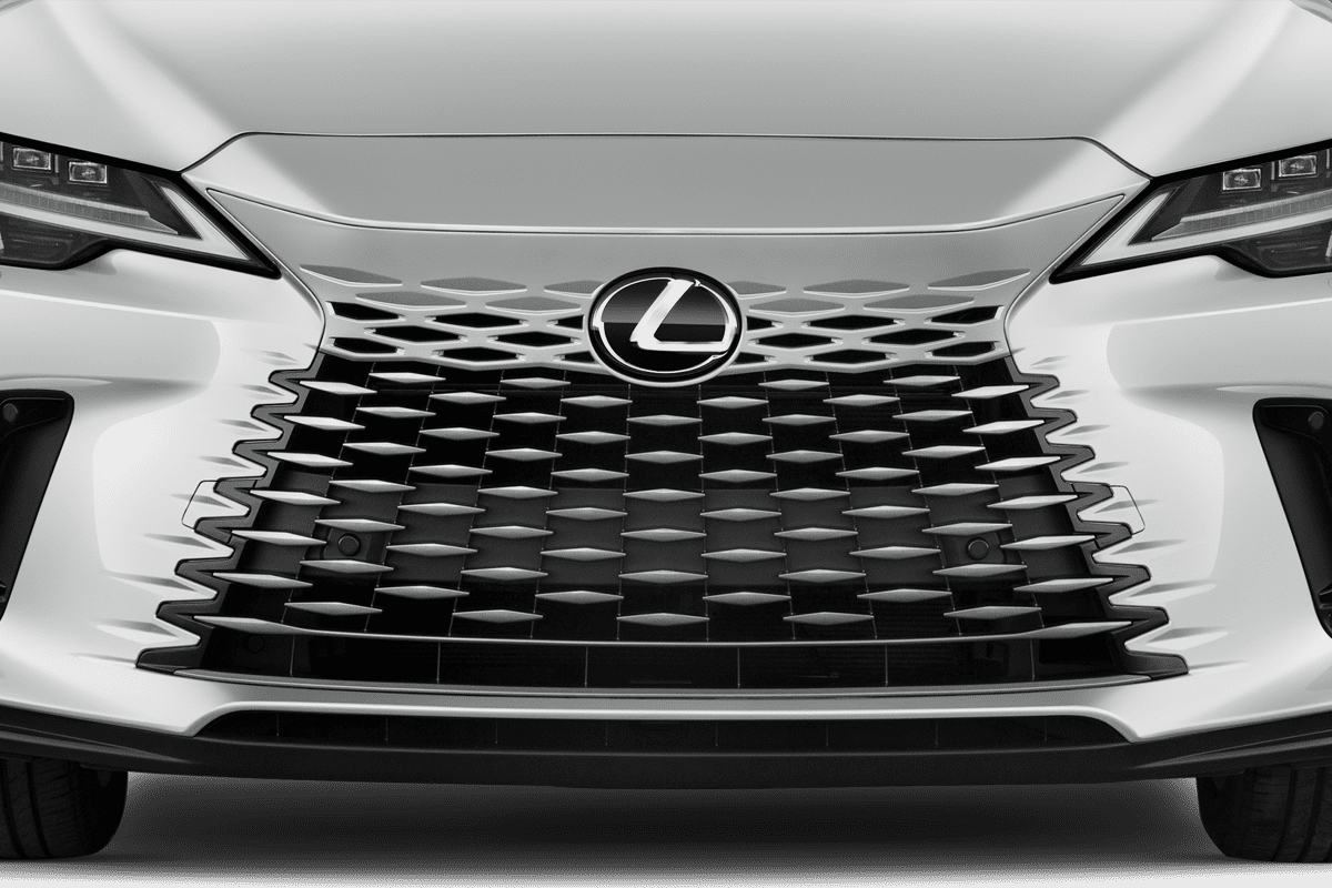 Kühlergrill eines Lexus RX Plug-in-Hybrid
