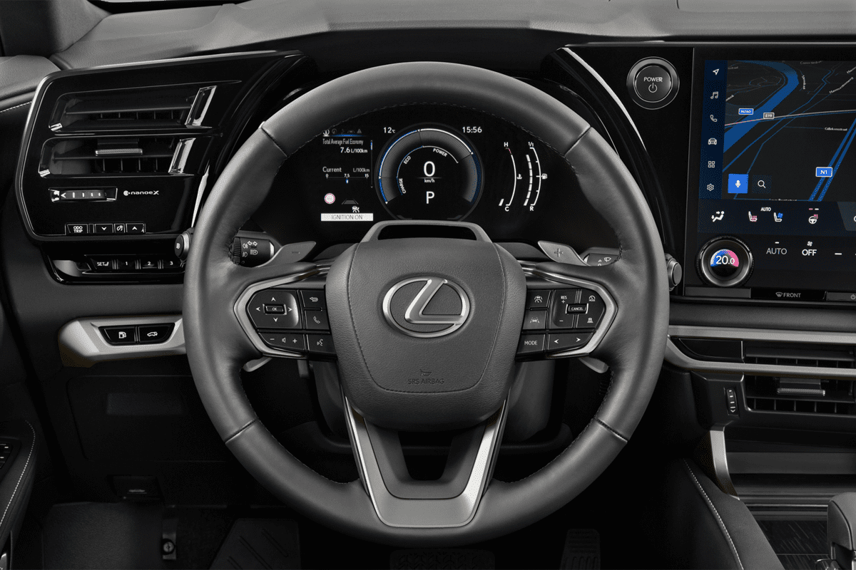 Lenkrad eines Lexus RX Plug-in-Hybrid