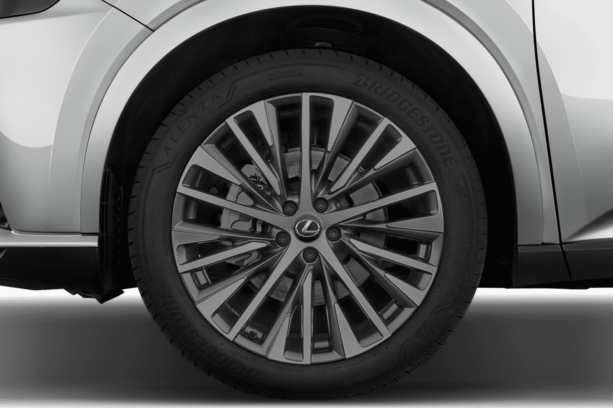 Radkappe oder Felge eines Lexus RX Plug-in-Hybrid