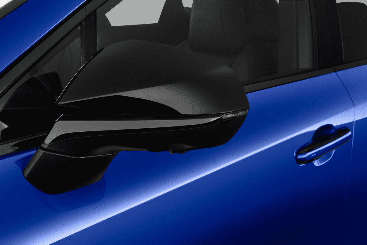 Rückspiegel eines Lexus RX Hybrid