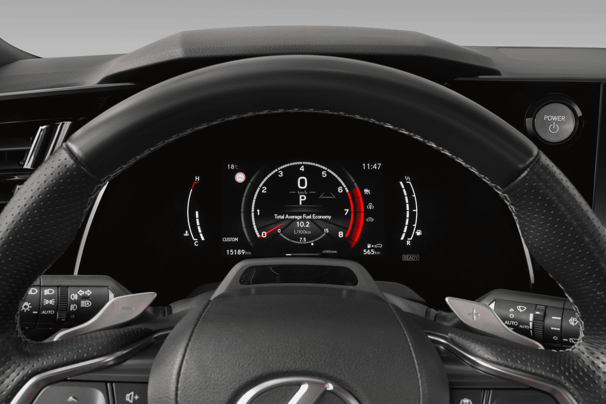 Kombiinstrument eines Lexus RX Hybrid