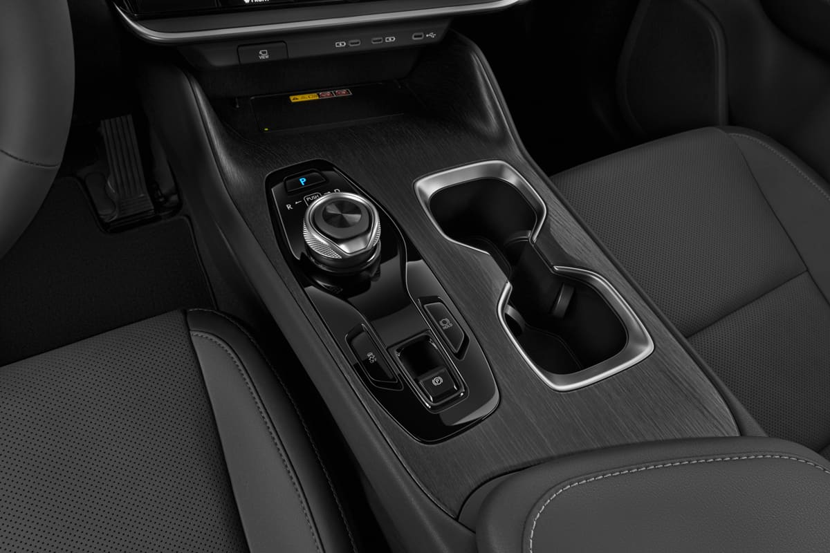 Schaltknüppel eines Lexus RZ