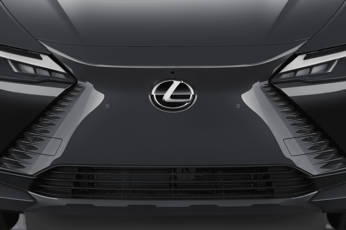 Kühlergrill eines Lexus RZ