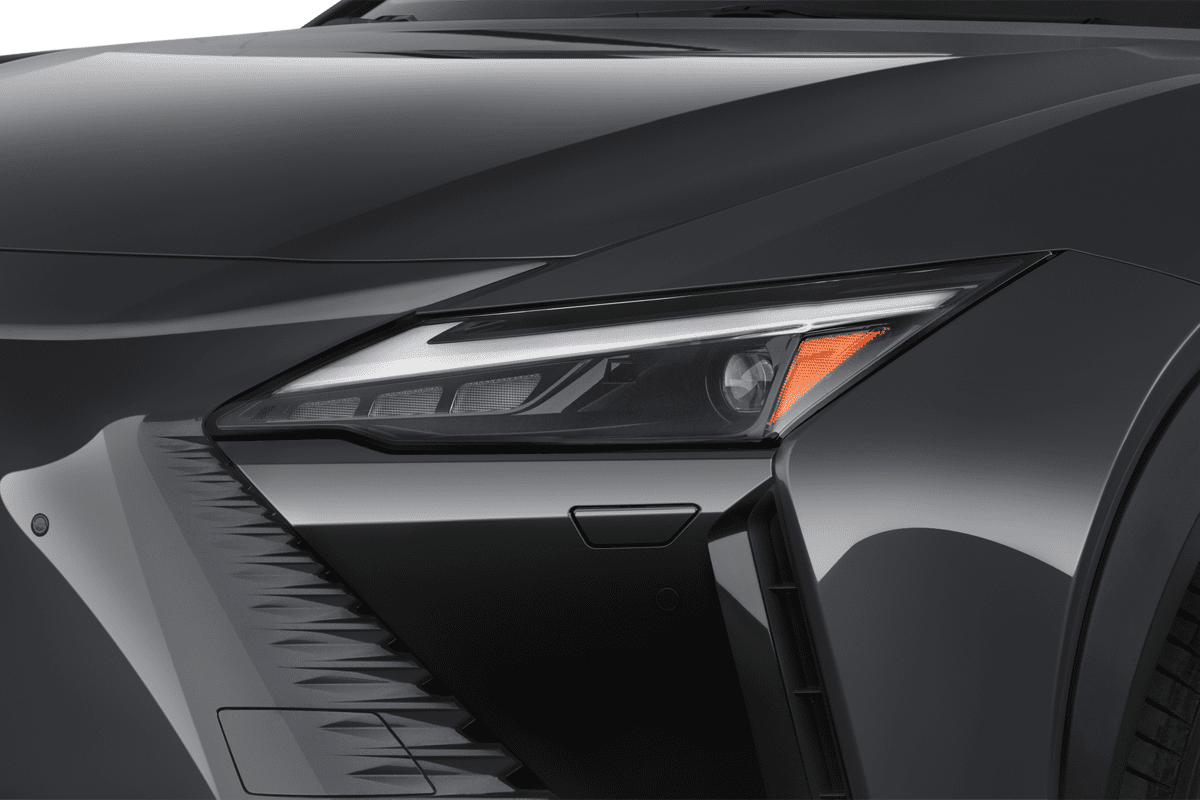 Frontscheinwerfer eines Lexus RZ