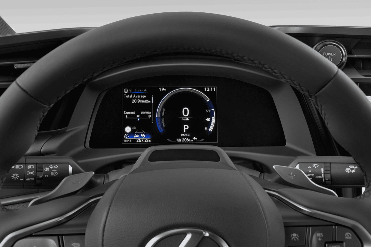 Kombiinstrument eines Lexus RZ