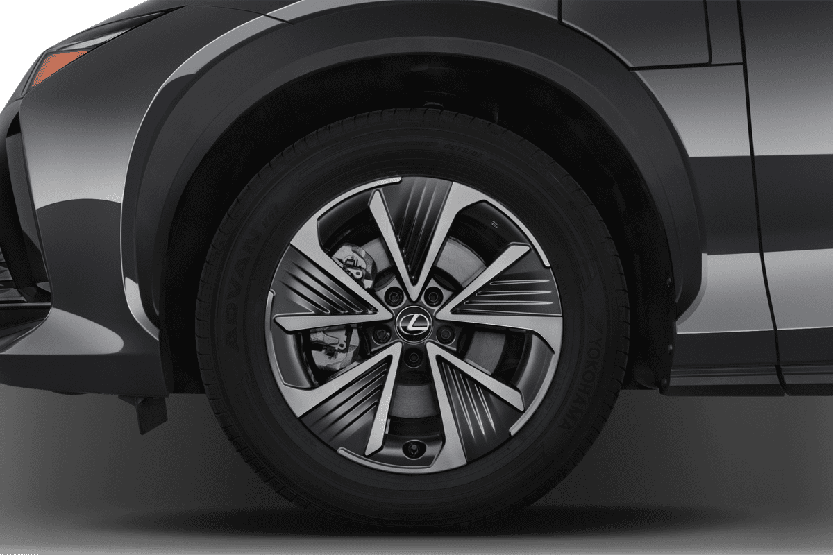 Radkappe oder Felge eines Lexus RZ