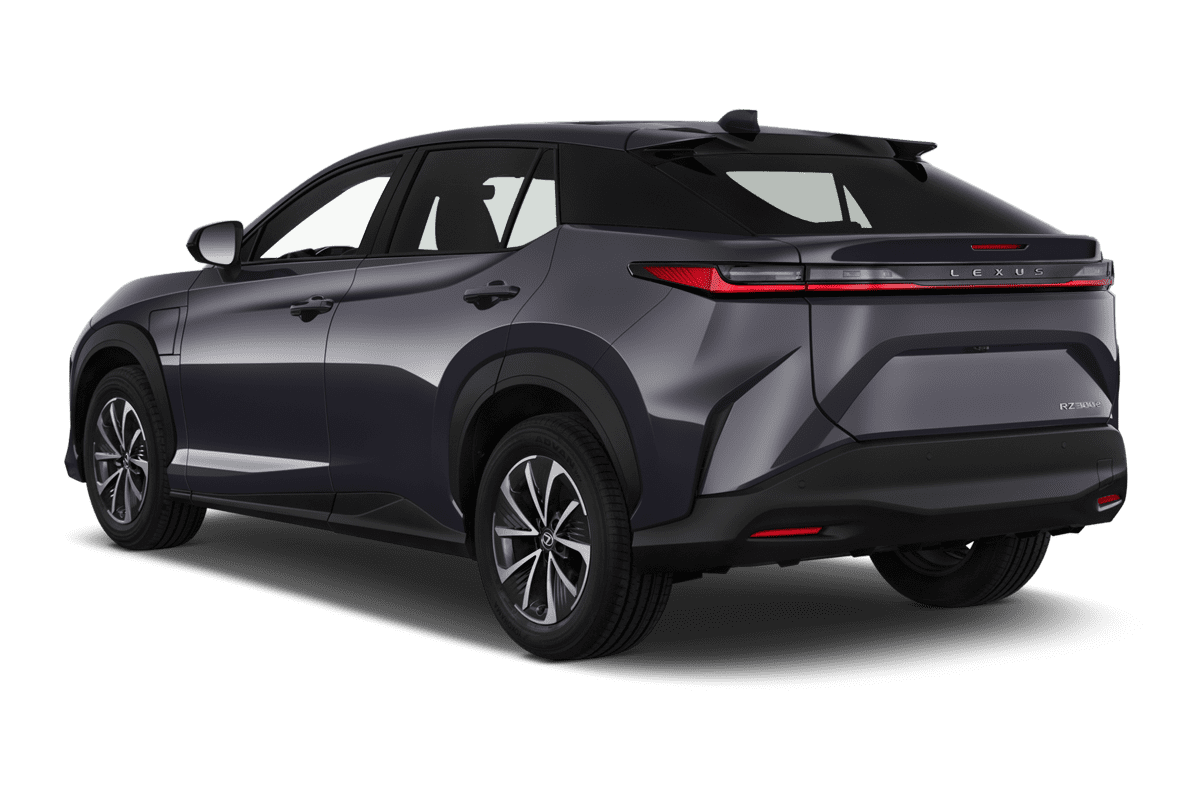 Schräge Heckansicht eines Lexus RZ, freigestellt