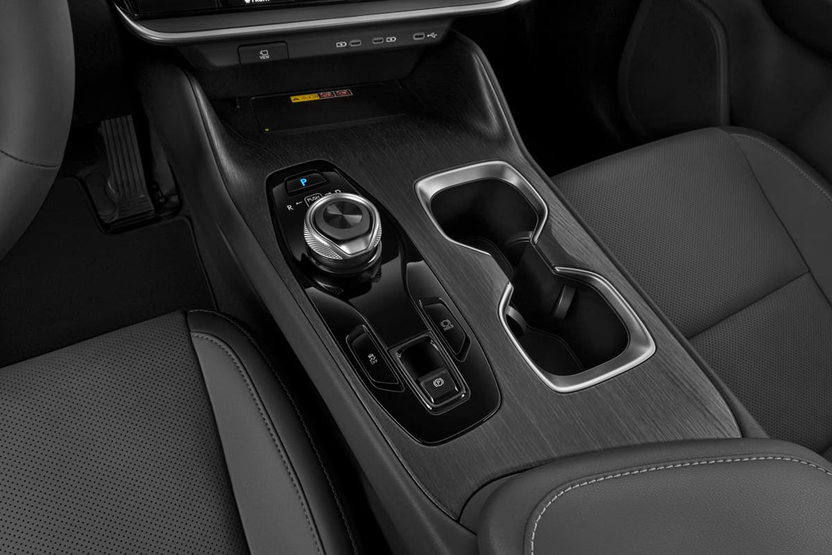 Schaltknüppel eines Lexus RZ