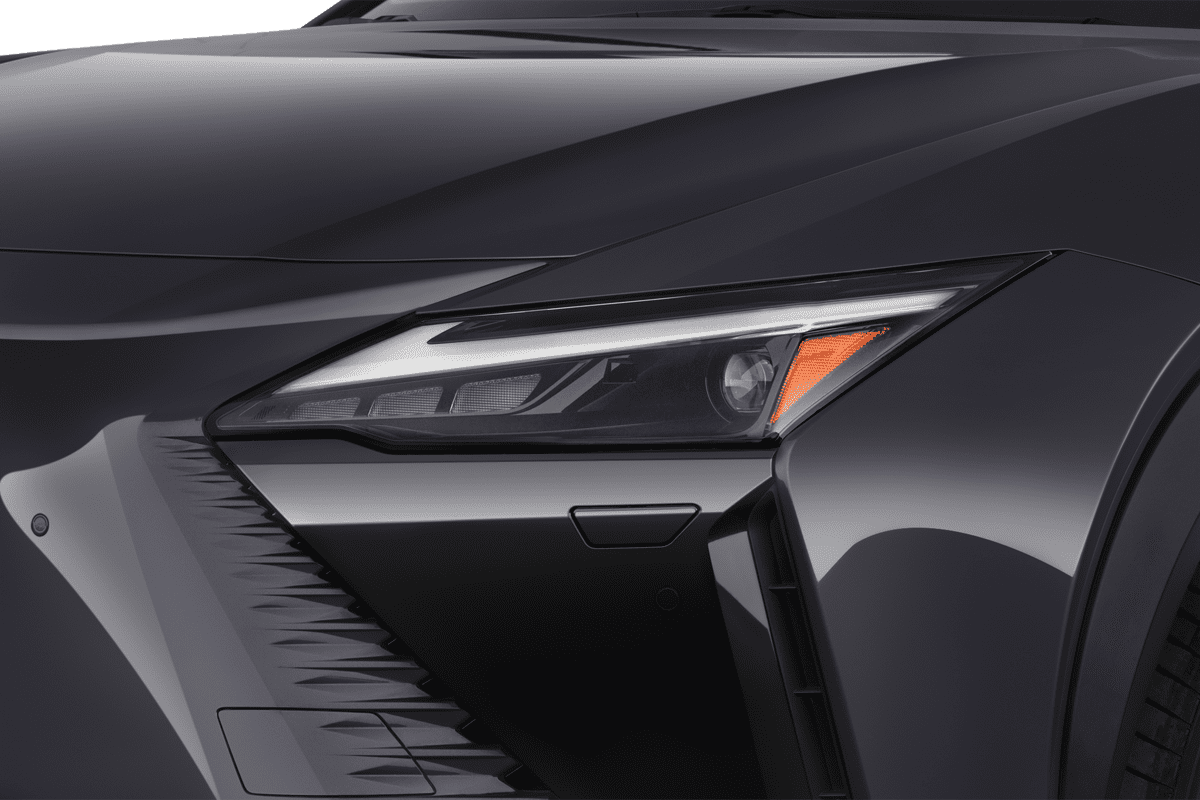 Frontscheinwerfer eines Lexus RZ