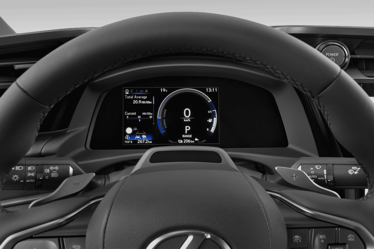 Kombiinstrument eines Lexus RZ