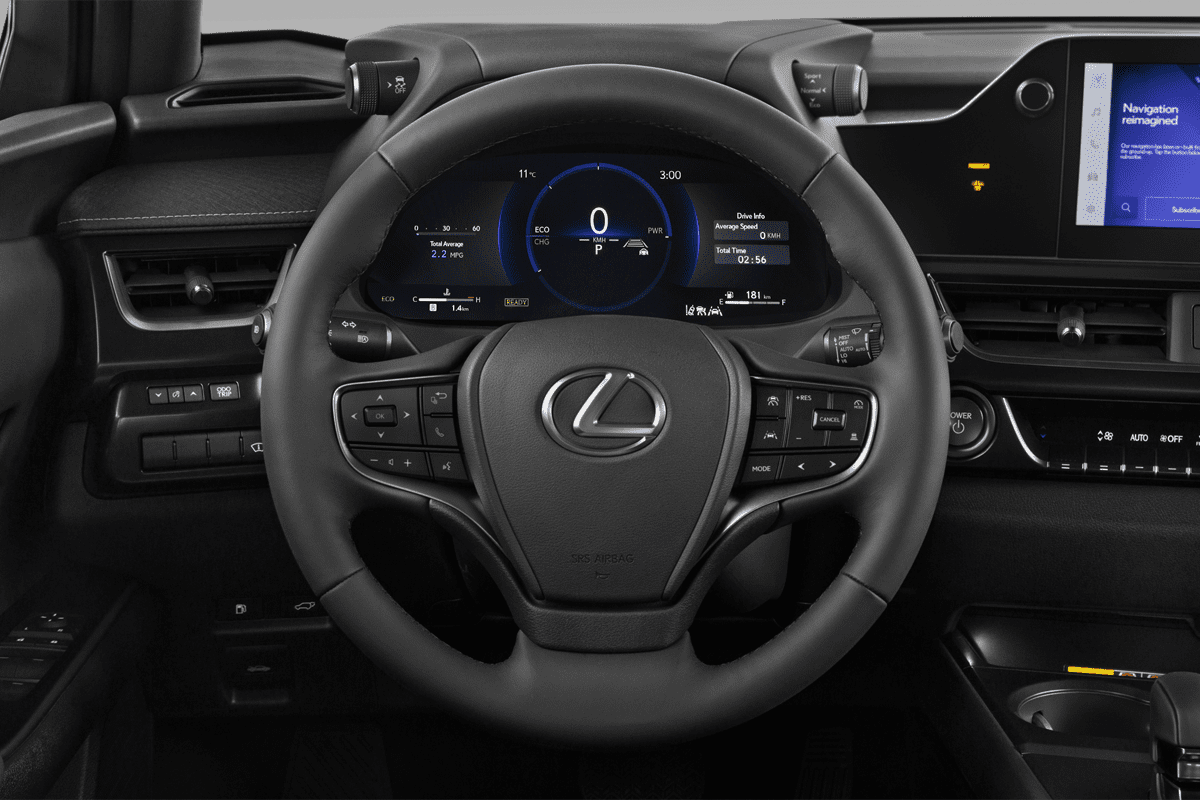 Lenkrad eines Lexus UX Hybrid