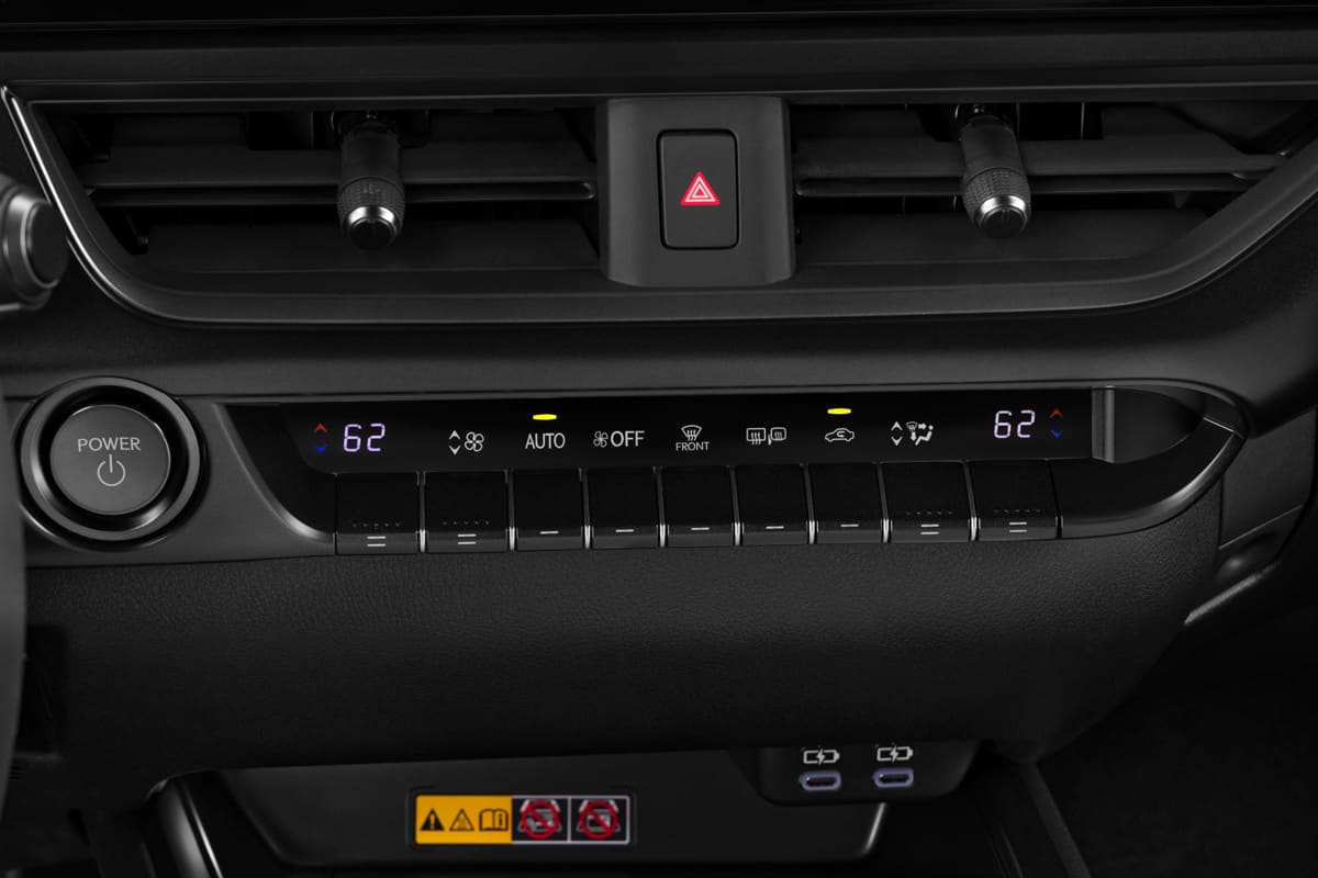 Klimasteuerung eines Lexus UX Hybrid 
