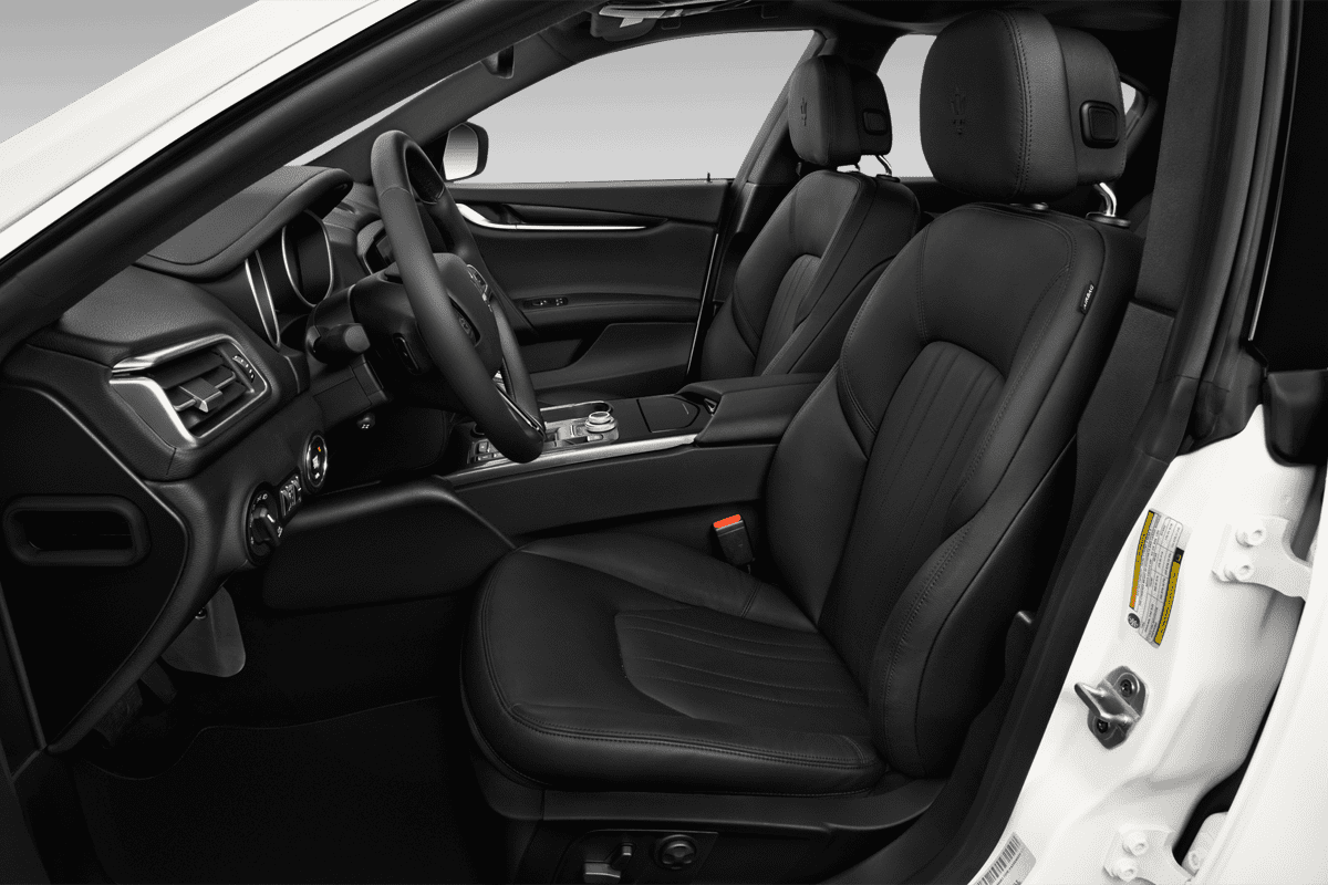 Vordersitze eines Maserati Ghibli