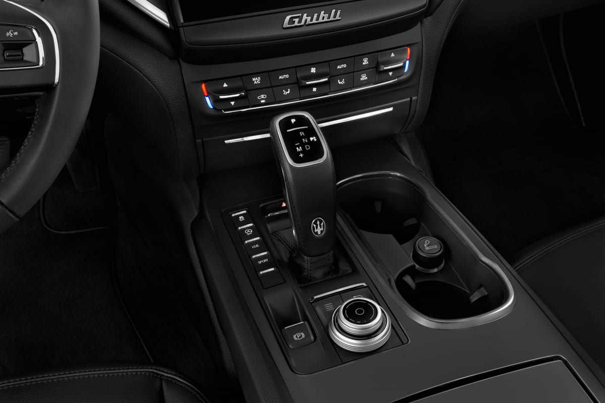 Schaltknüppel eines Maserati Ghibli