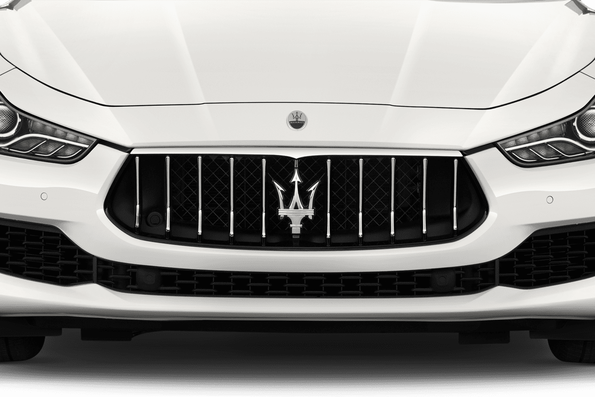Kühlergrill eines Maserati Ghibli
