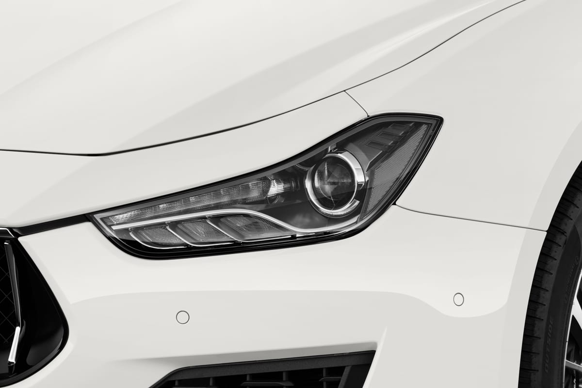 Frontscheinwerfer eines Maserati Ghibli