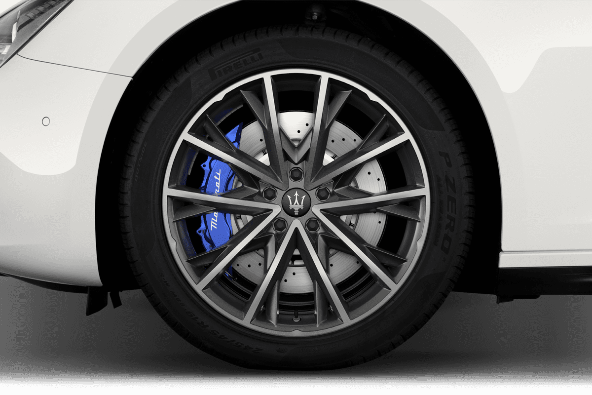 Radkappe oder Felge eines Maserati Ghibli