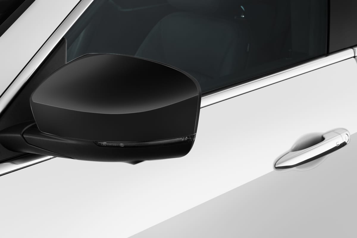 Rückspiegel eines Maserati Levante