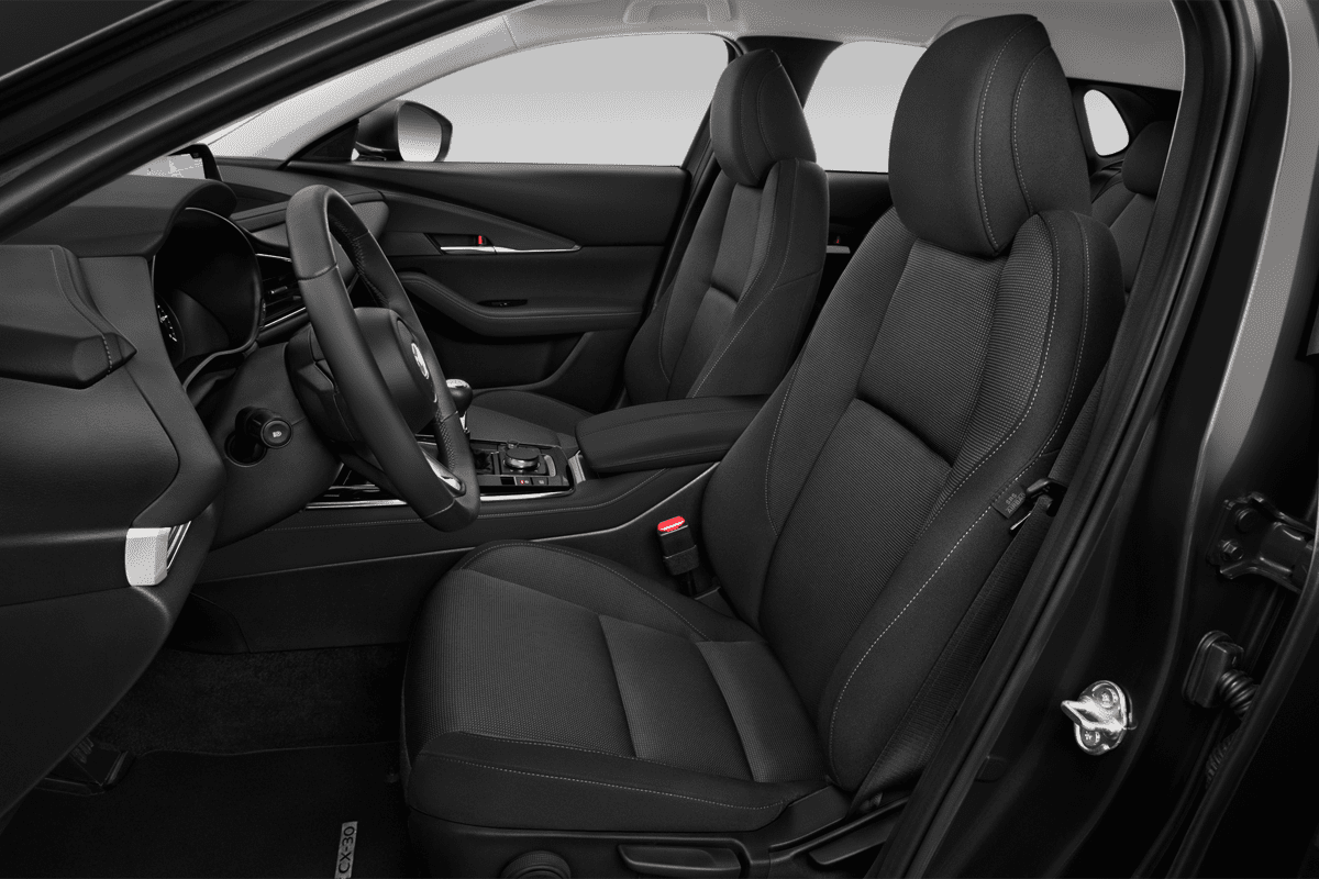 Vordersitze eines Mazda CX-30 Homura