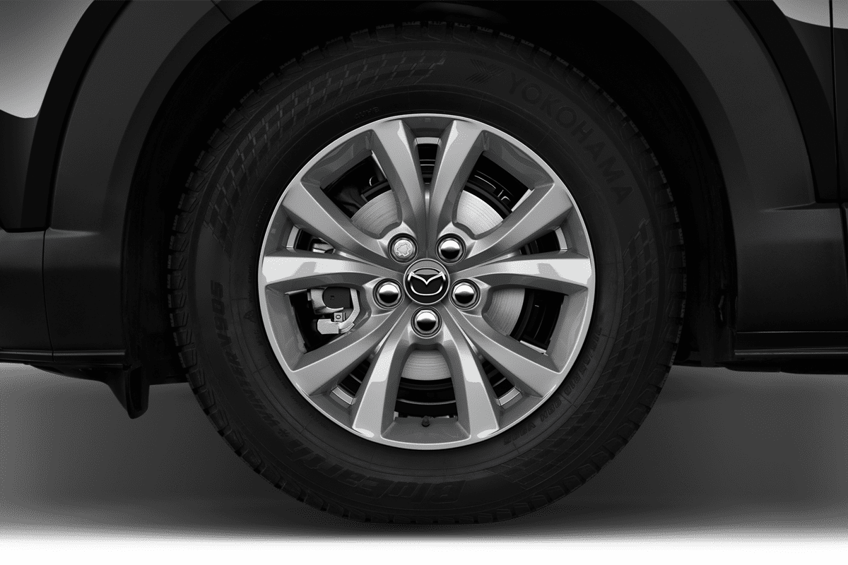 Radkappe oder Felge eines Mazda CX-30 Homura