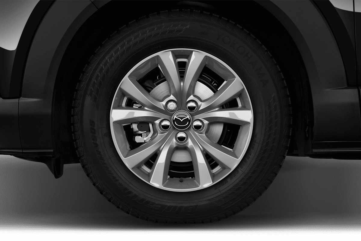 Radkappe oder Felge eines Mazda CX-30