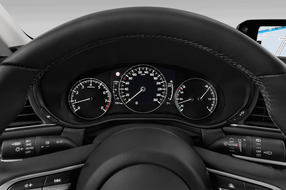 Kombiinstrument eines Mazda CX-30 (neues Modell)