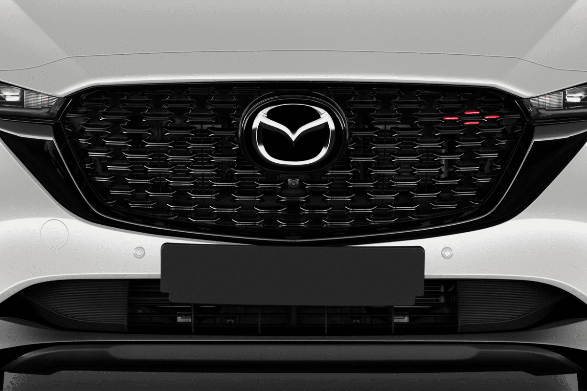 Kühlergrill eines Mazda CX-5 Homura (neues Modell)
