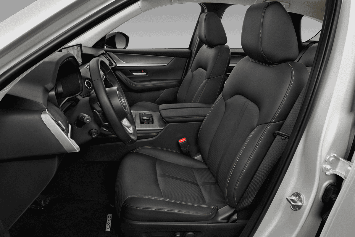 Vordersitze eines Mazda CX-60 Plug-in Hybrid  (KI-generiert)
