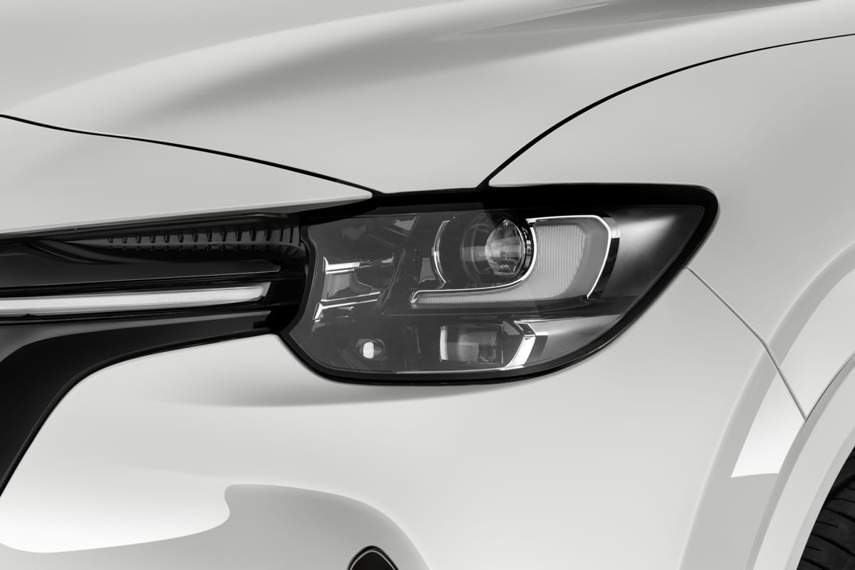 Frontscheinwerfer eines Mazda CX-60 Plug-in Hybrid  (KI-generiert)