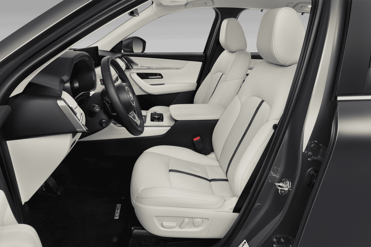 Vordersitze eines Mazda CX-80 Plug-in-Hybrid 