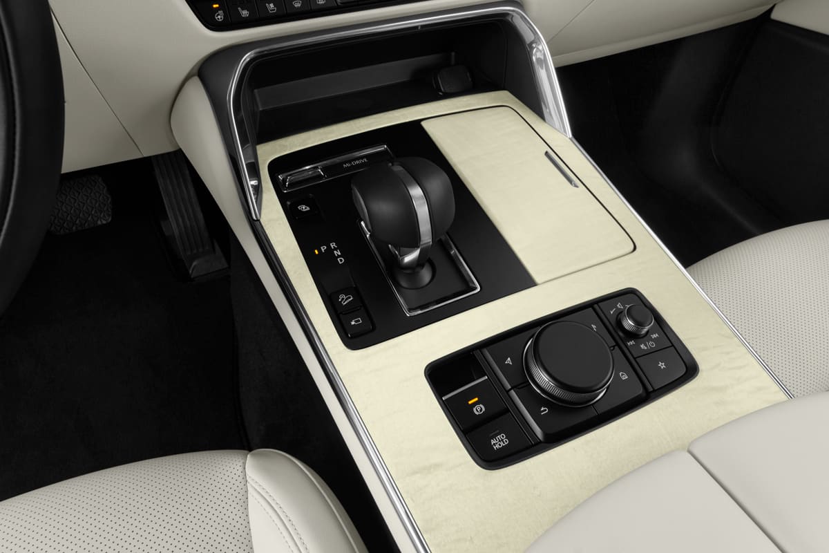 Schaltknüppel eines Mazda CX-80 Plug-in-Hybrid 