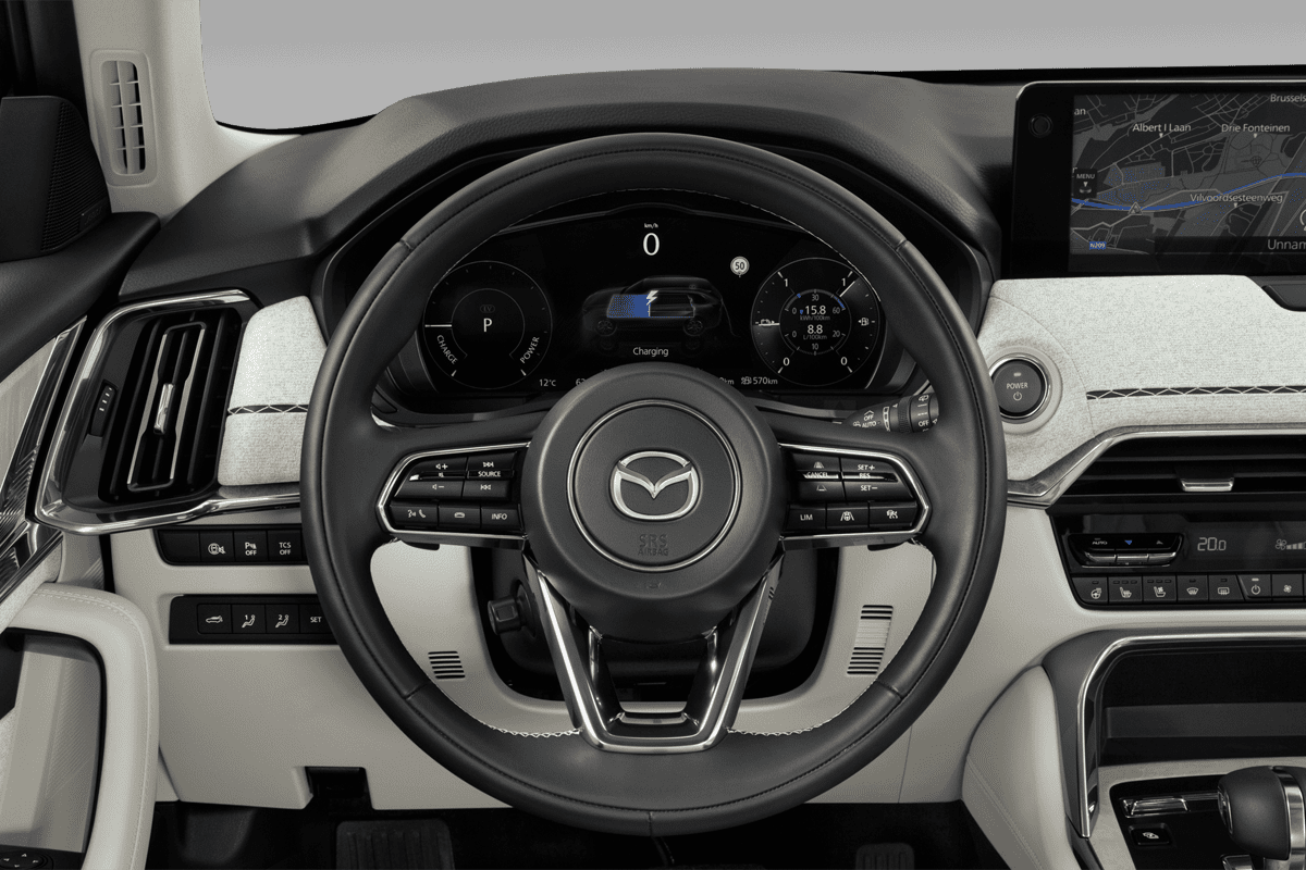 Lenkrad eines Mazda CX-80 Plug-in-Hybrid 