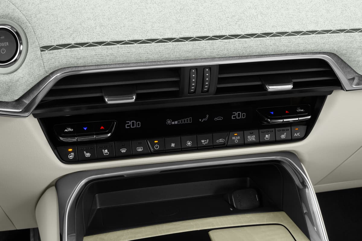 Klimasteuerung eines Mazda CX-80 Plug-in-Hybrid 