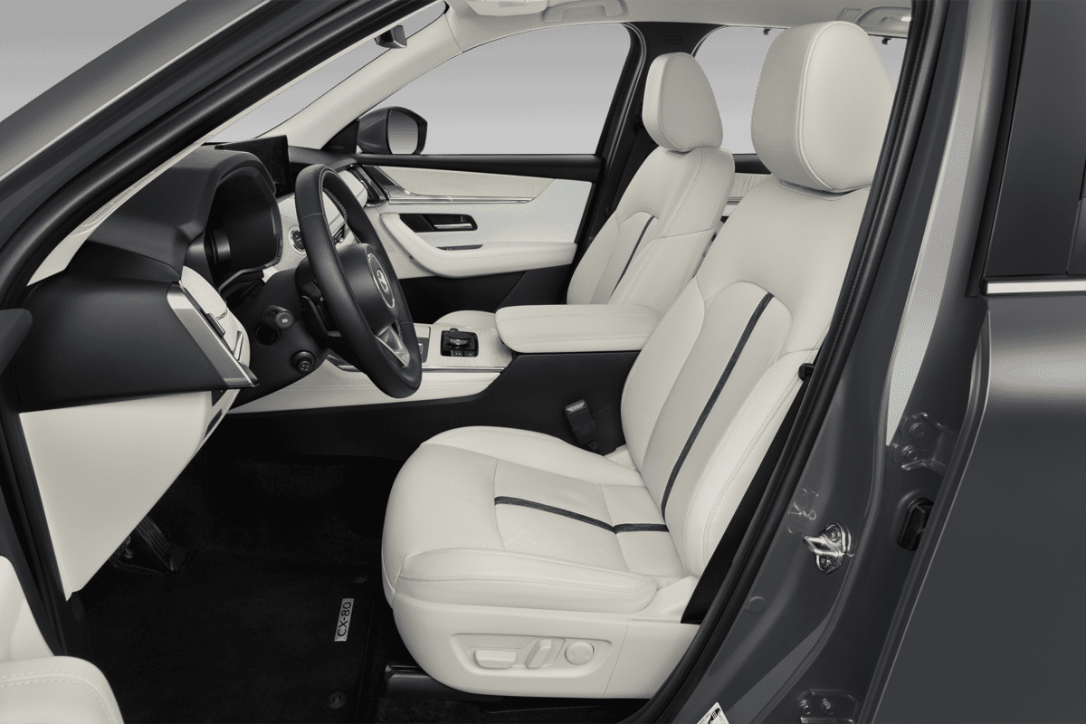 Vordersitze eines Mazda CX-80  (KI-generiert)