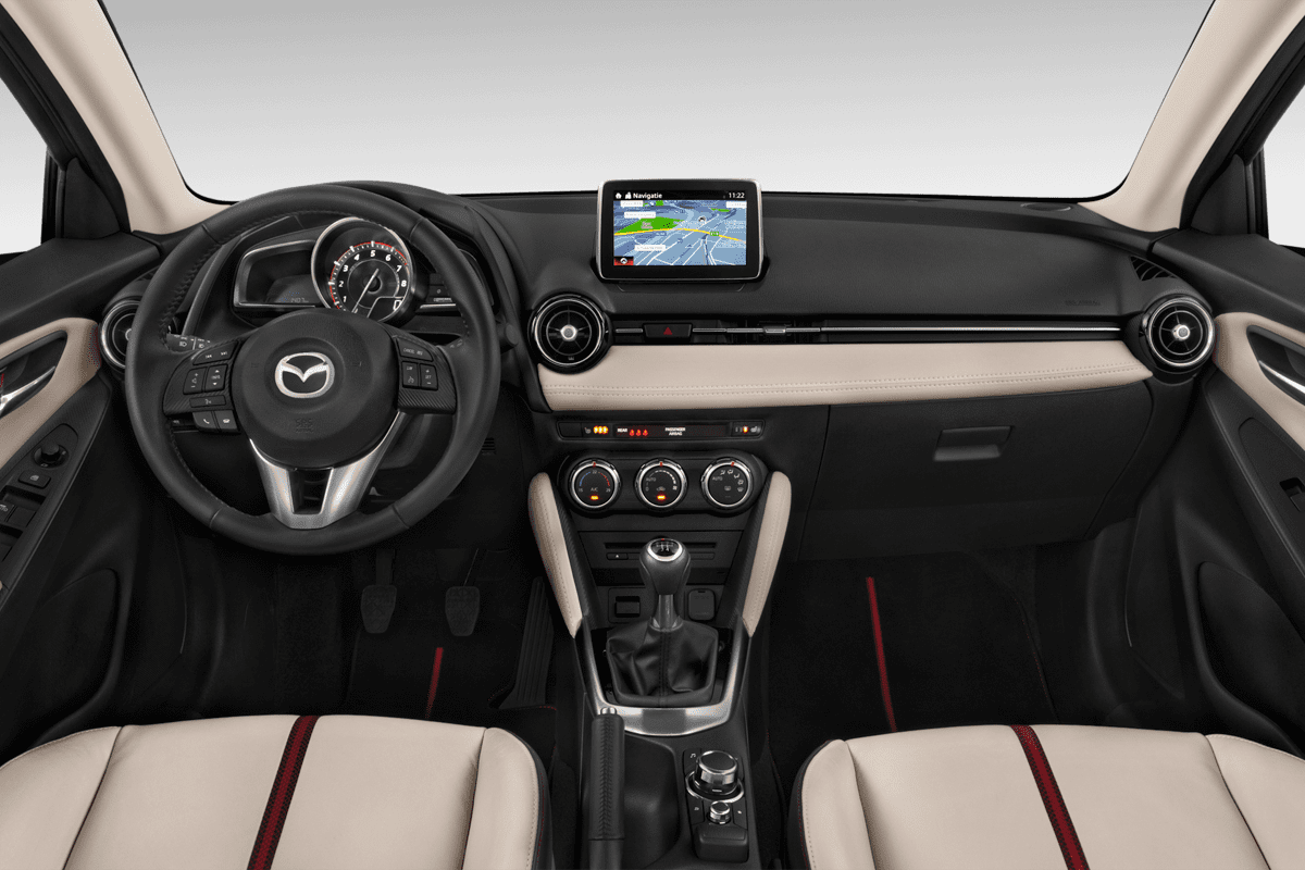 Armaturenbrett eines Mazda 2 Homura