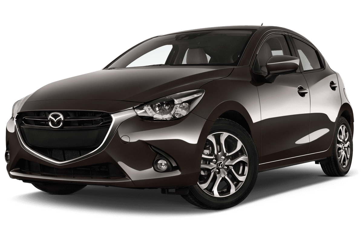 Tiefe, schräge Heckansicht eines Mazda 2 Homura, freigestellt