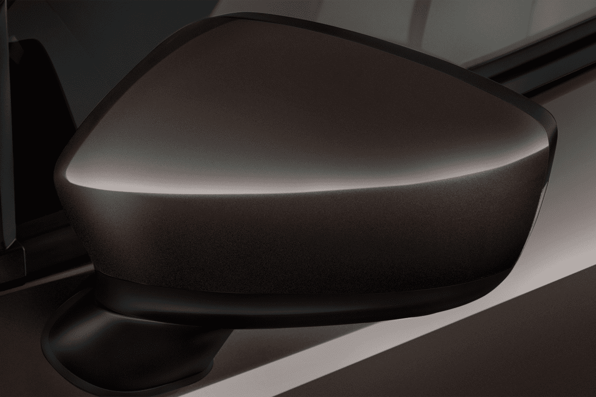 Rückspiegel eines Mazda 2 Homura