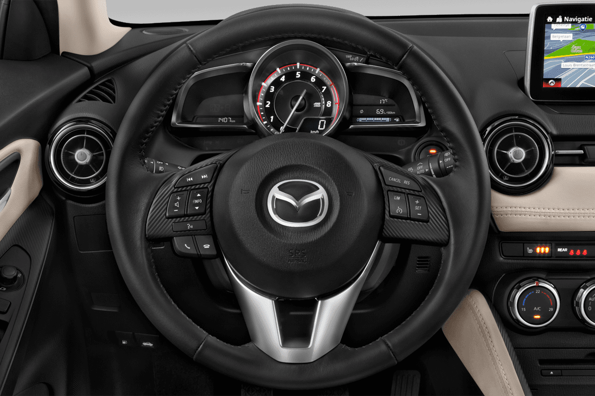 Lenkrad eines Mazda 2 Homura