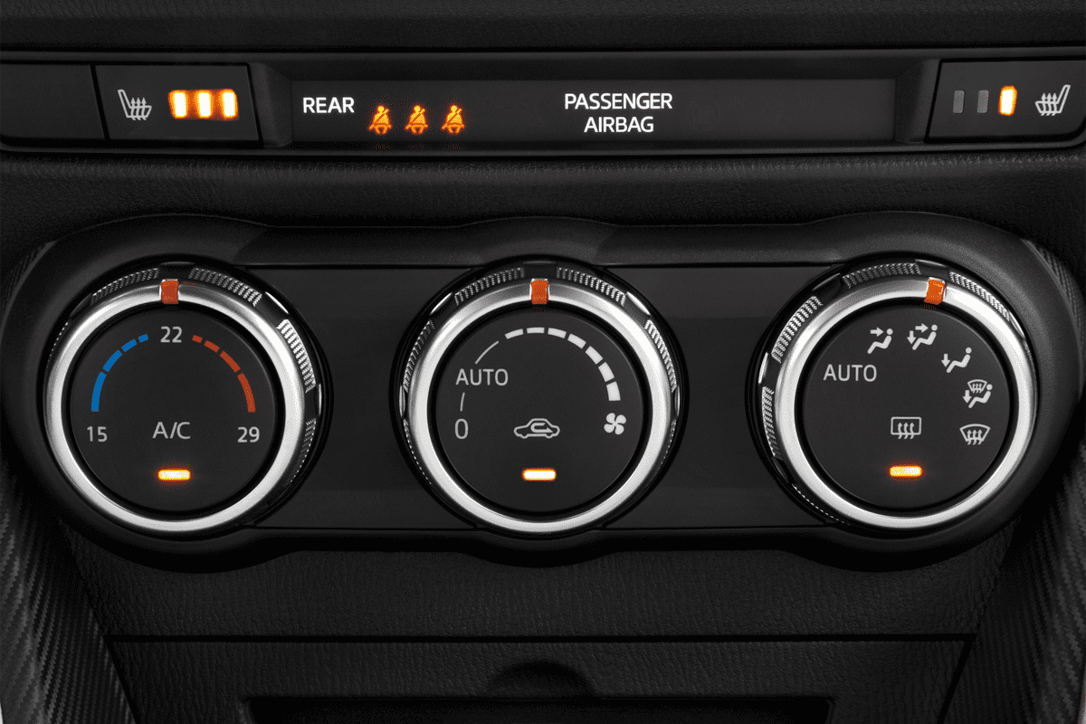 Klimasteuerung eines Mazda 2 Homura