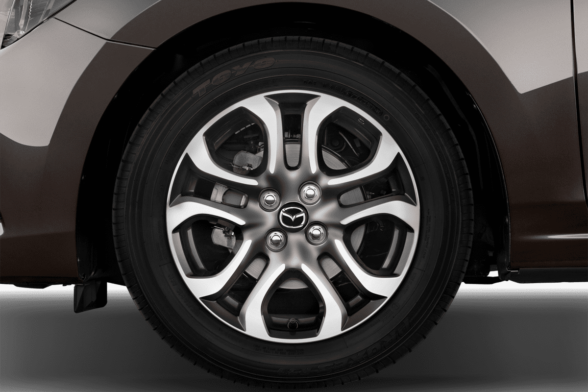 Radkappe oder Felge eines Mazda 2 Homura