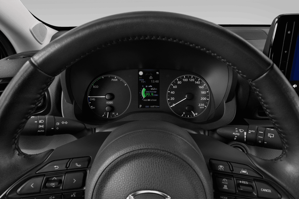 Kombiinstrument eines Mazda 2 Hybrid
