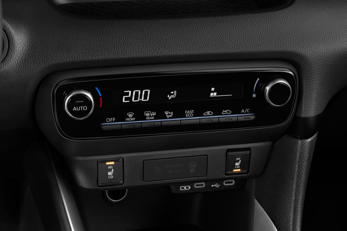 Klimasteuerung eines Mazda 2 Hybrid