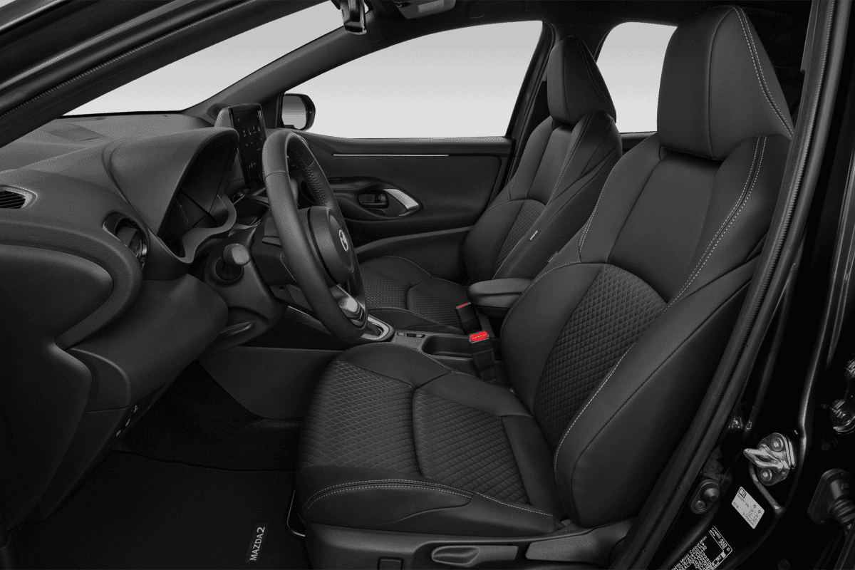 Vordersitze eines Mazda 2 Hybrid