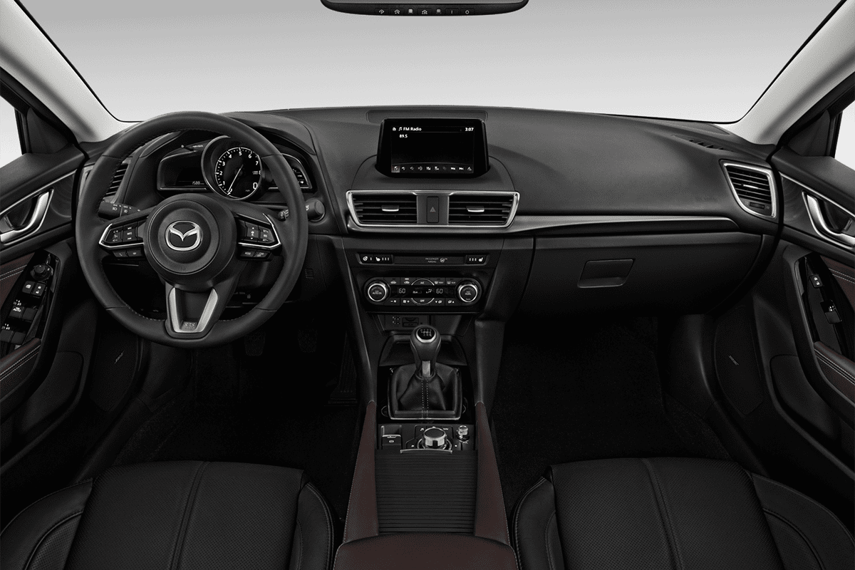 Armaturenbrett eines Mazda 3 5-Türer Homura