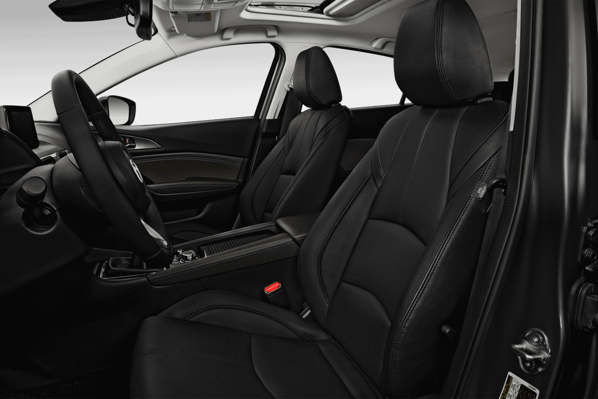 Vordersitze eines Mazda 3 5-Türer Homura