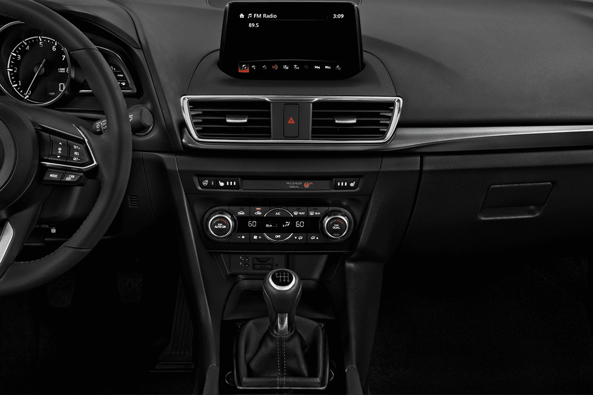 Mittelkonsole eines Mazda 3 5-Türer Homura