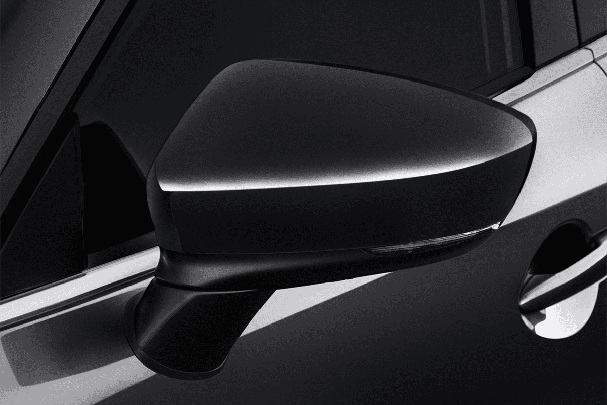 Rückspiegel eines Mazda 3 5-Türer Homura