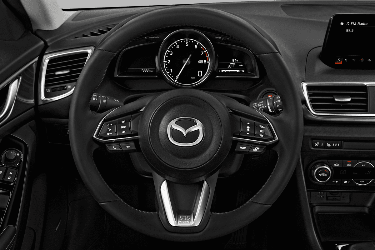 Lenkrad eines Mazda 3 5-Türer Homura