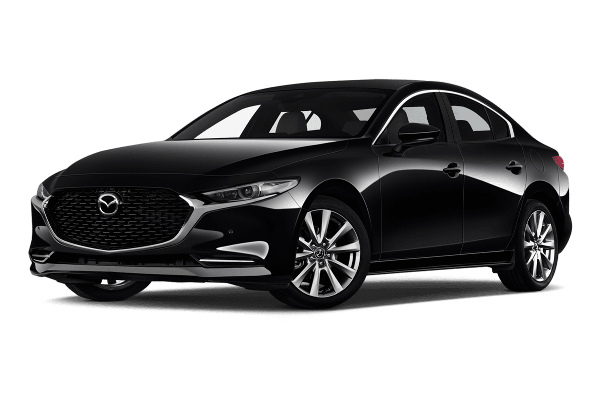 Tiefe, schräge Heckansicht eines Mazda 3 Fastback, freigestellt